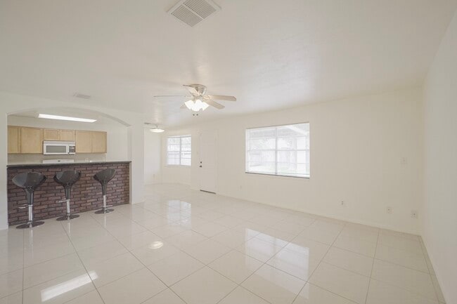 Building Photo - 9811 Mango St