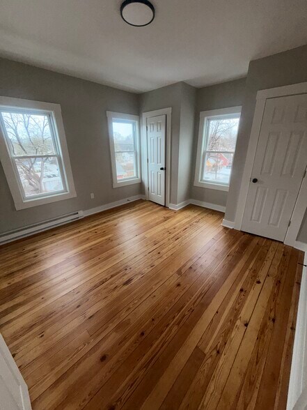 Building Photo - 23 Crown St