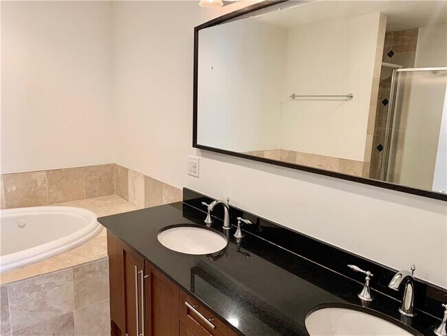 Building Photo - 90 Fairlie St NW