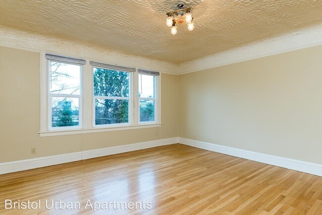 Building Photo - 1424 SW Montgomery St