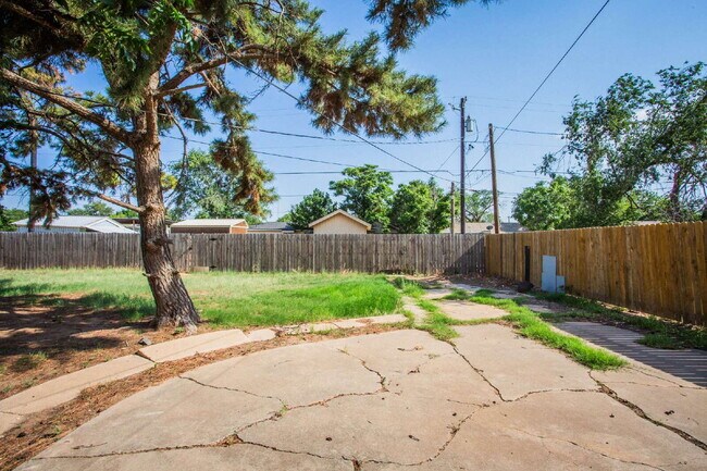 Building Photo - "Charming 4-Bedroom Home with Granite Touches & Gleaming Hardwood Floors in Lubbock!"