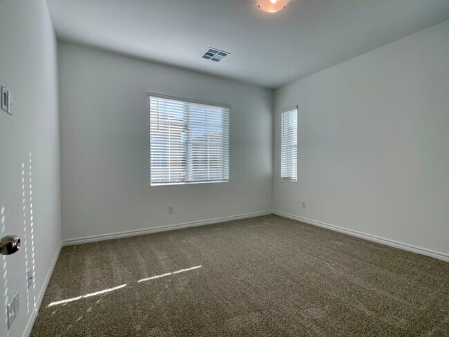 Building Photo - LOVELY TOWNHOUSE FOR RENT - GATED 3 BED 3 ...