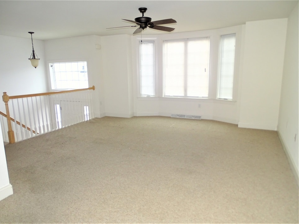 Building Photo - 766 Oak Leaf Ln