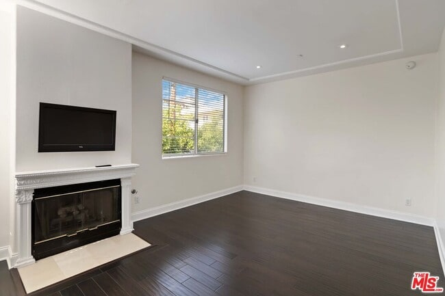 Building Photo - 1875 S Beverly Glen Blvd