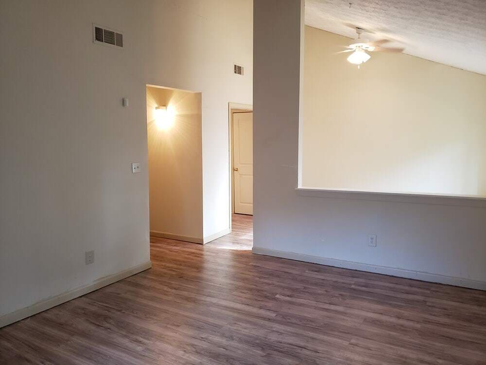 Building Photo - 5472 Four Winds Dr SW