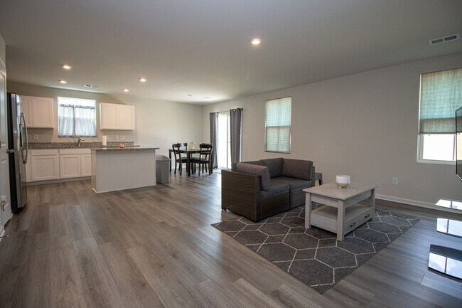Building Photo - Gorgeous 3 Bedroom, 2 Bath ~ Minutes to Fort Jackson ~ Available Mid October!