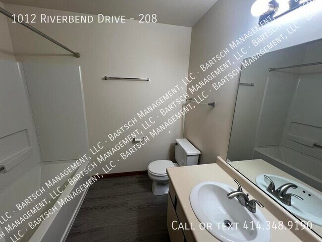 Building Photo - 1012 Riverbend Dr