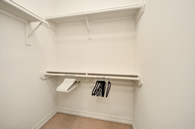 Building Photo - 825 Rosine St