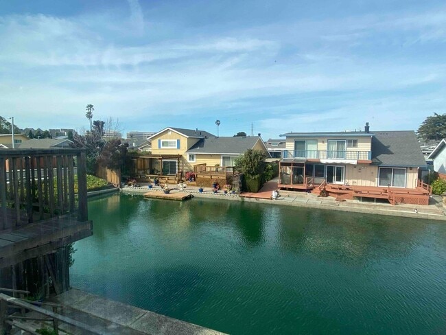 Building Photo - 242 Surfbird Isle