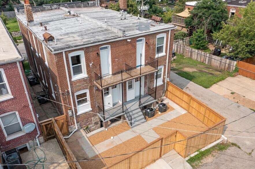 Building Photo - 3316 Sidney St