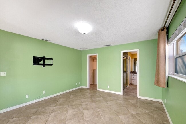 Building Photo - 1753 W Terrace Dr