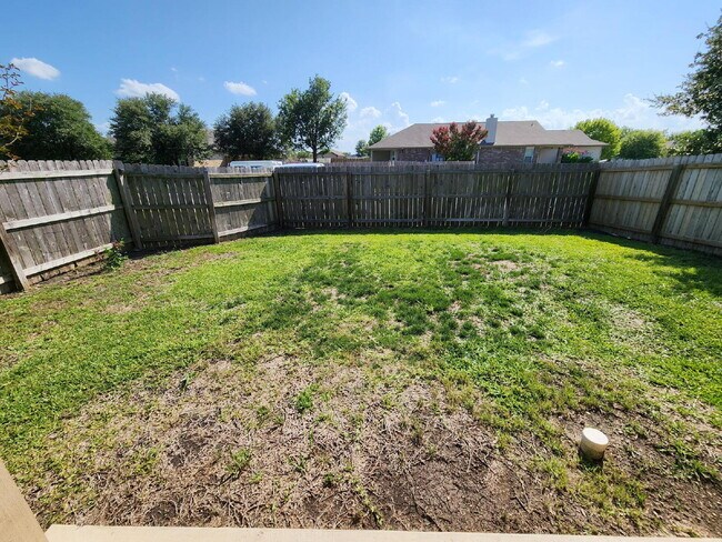 Building Photo - 4633 Stonehaven Dr