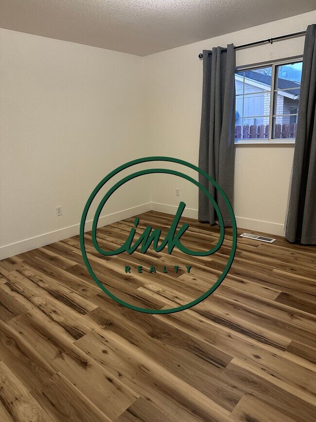 Building Photo - Newly updated home in Carson City