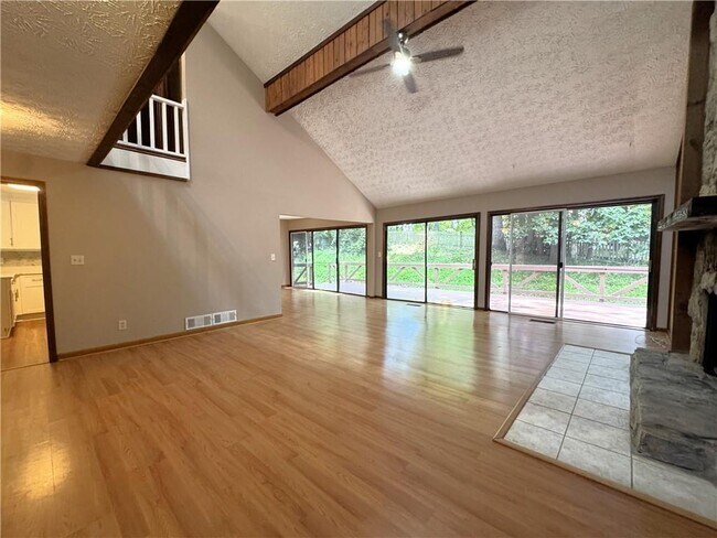 Building Photo - 1302 Colony Dr