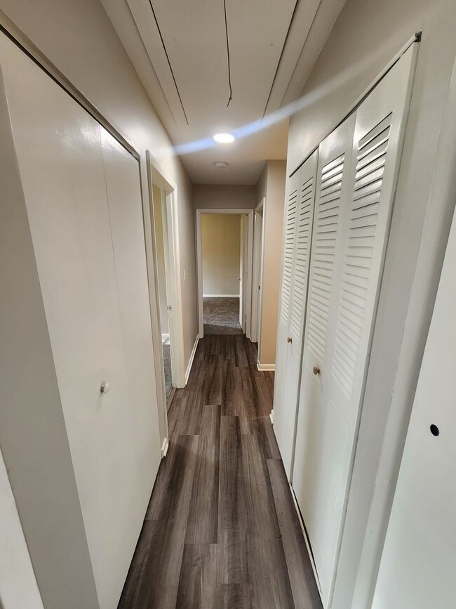 Building Photo - Updated 3 bedroom 1 bath in Fairdale with ...