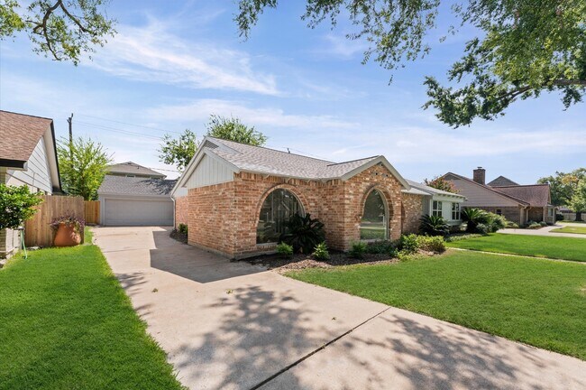 Building Photo - 2914 Riata Ln