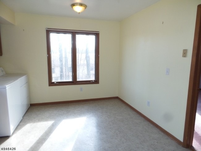 Building Photo - 405 Mohegan Cir