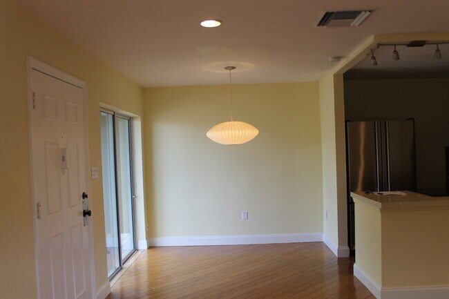 Building Photo - LUCERNE OAKS CONDO IN DOWNTOWN ORLANDO