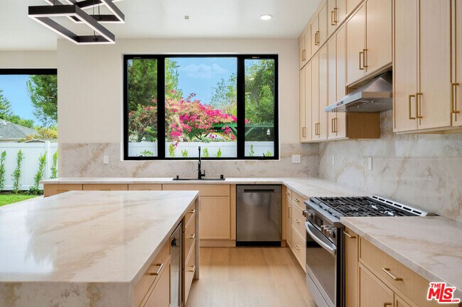 Building Photo - 17510 Miranda St