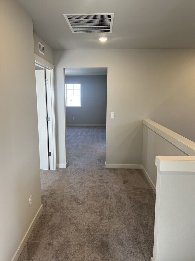 Building Photo - Beautiful Beaverton 4 Bedroom Home with Open Floor Plan, Deck & Upstairs Bonus Room