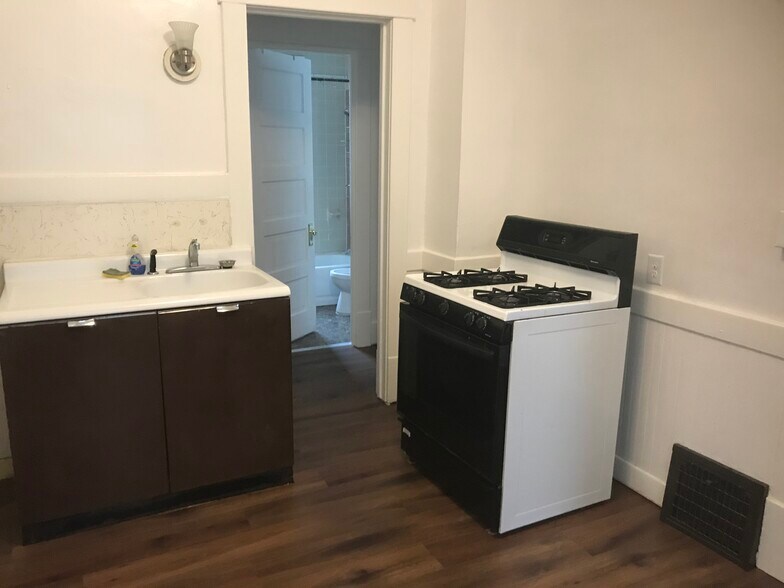 Kitchen - 435 E 27th St