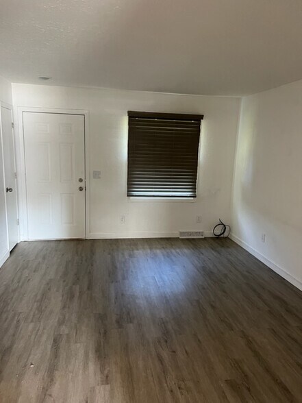 Building Photo - 601 Rizek Dr