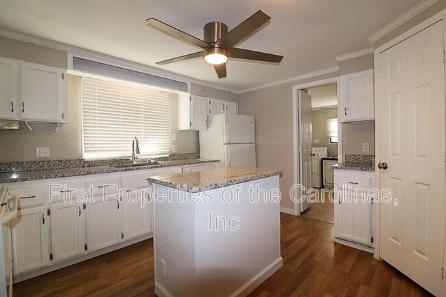 Building Photo - 1148 Southwood Dr