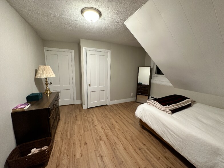 Building Photo - 34 Brook St