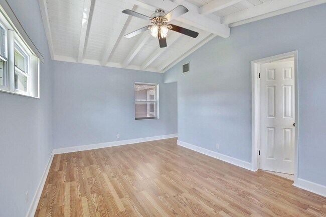 Building Photo - 1733 SW 5th Ct