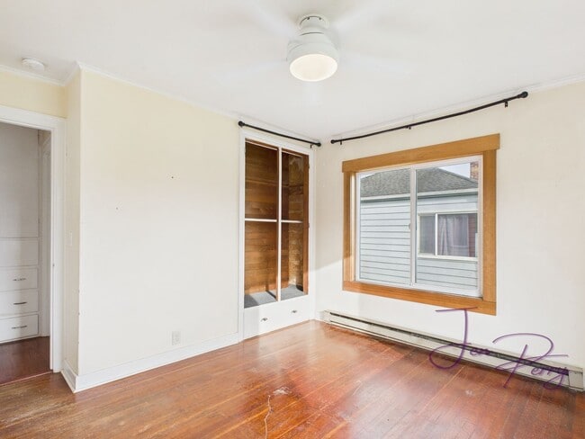 Building Photo - Two Bedroom One Bath House for Rent in Everson with Detached Garage