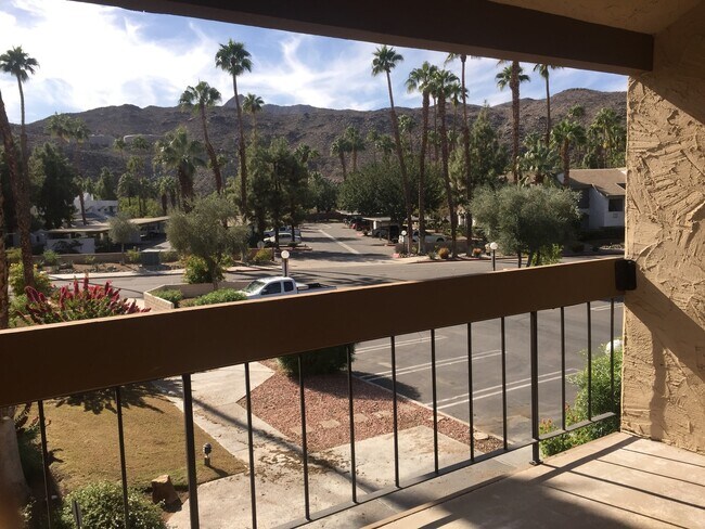 Building Photo - Centrally Located Studio Spacious Studio