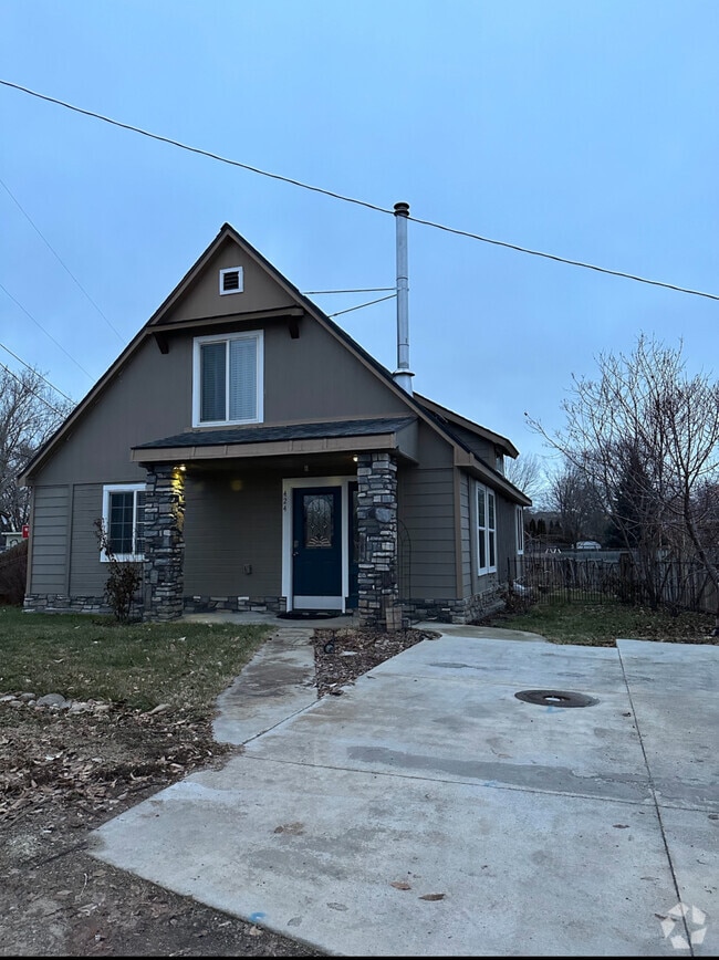 Building Photo - 424 Walnut Ave