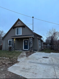 Building Photo - 424 Walnut Ave
