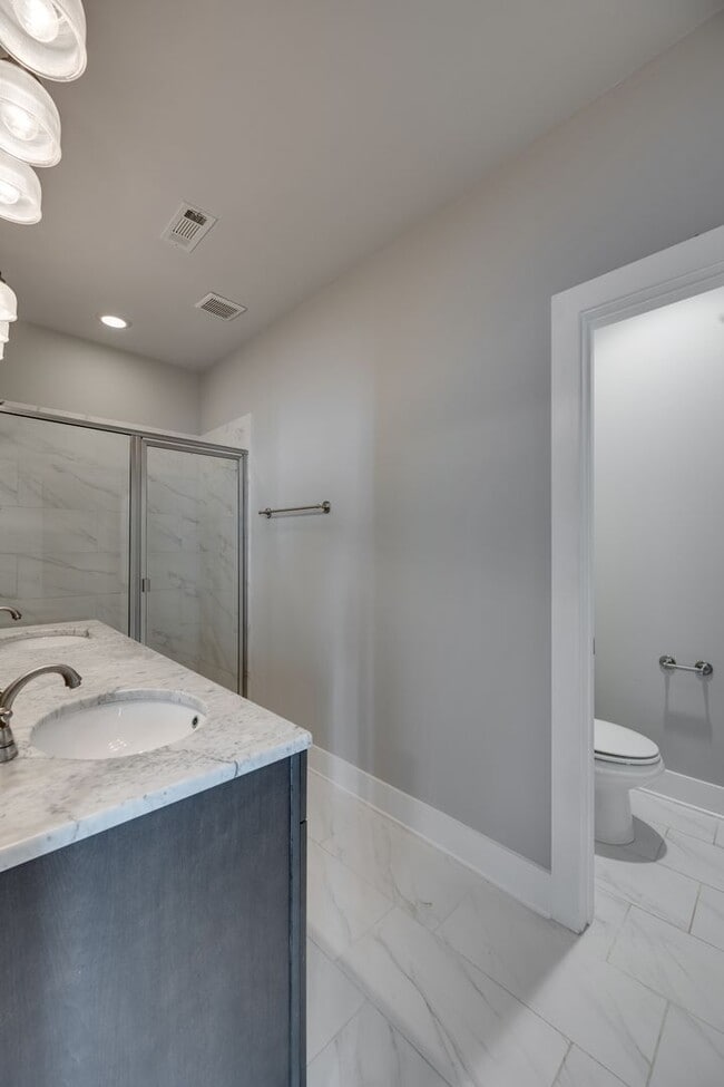 Building Photo - Beautiful 3-bed, 2.5-bath home offering 2,003 sq ft in the heart of East Nashville