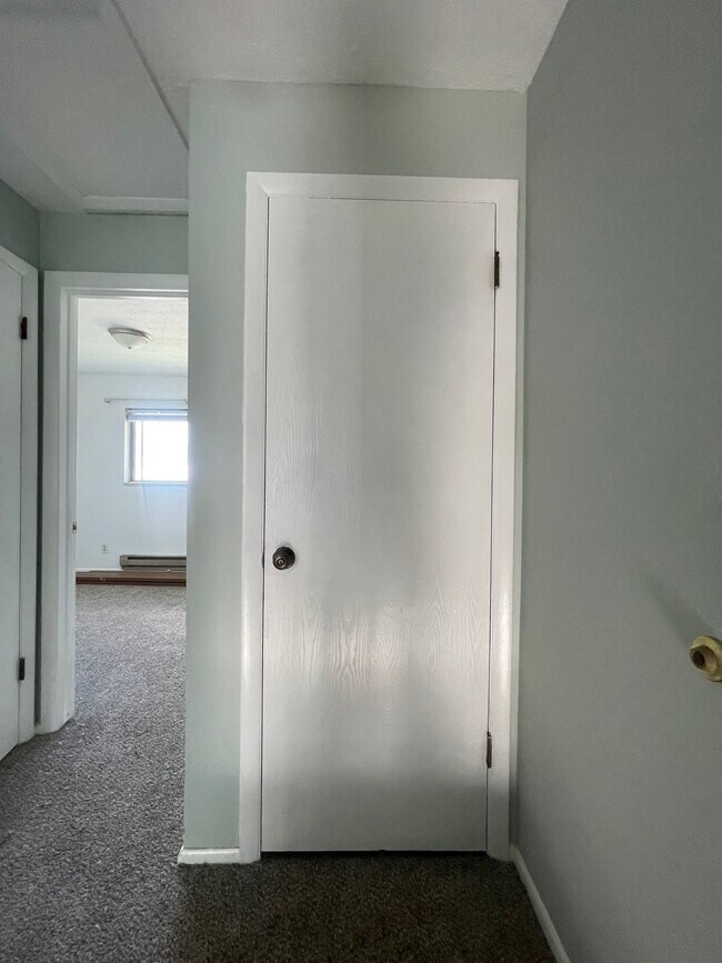 Building Photo - 660 S 200 W