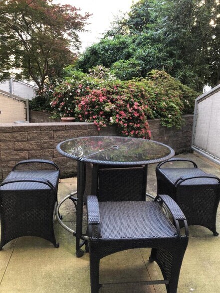 Building Photo - 777 7th St NW