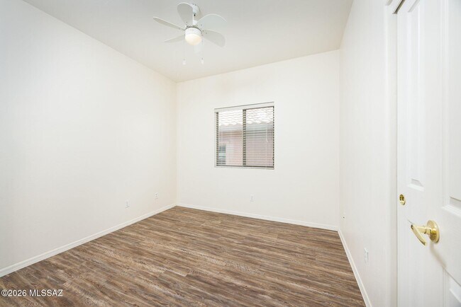 Building Photo - 8403 N Coyote View Ct