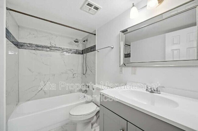 Building Photo - 4329 Plaza Gate Ln S