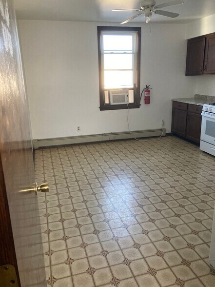 Building Photo - 9 1st St
