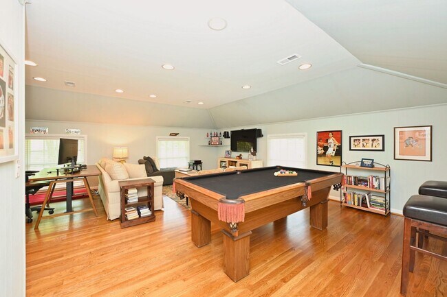 Building Photo - **RARE BRENTWOOD FIND, A MASTERCLASS IN ELEGANT SOUTHERN DESIGN**