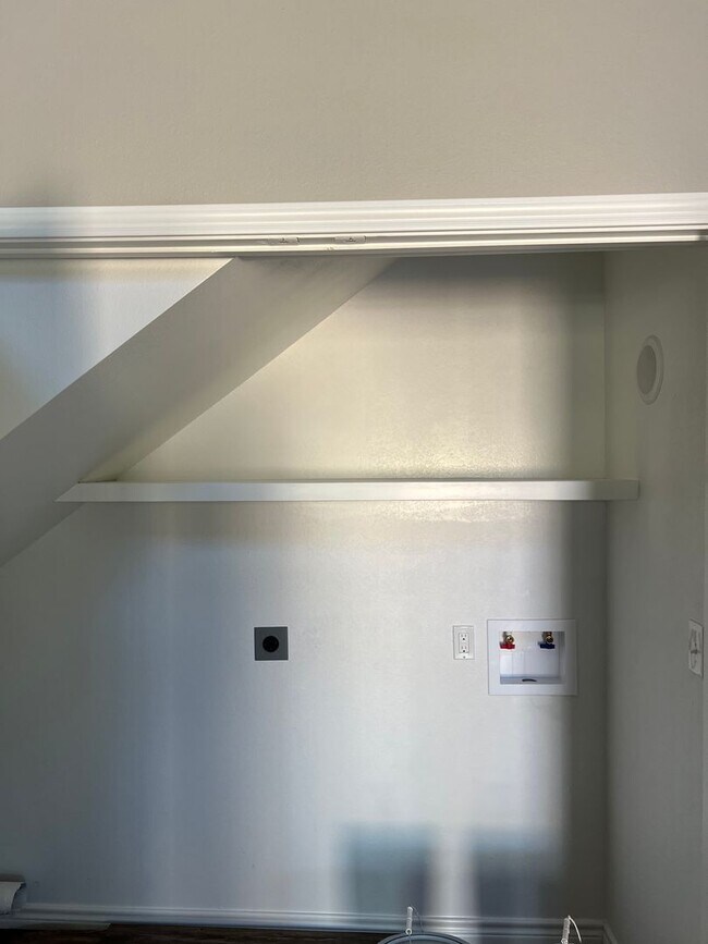 Building Photo - 2553 W Harold St