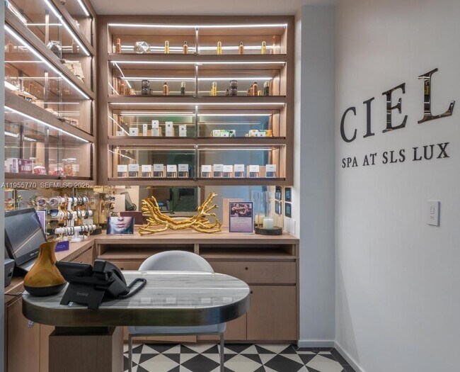 Building Photo - 801 S Miami Ave