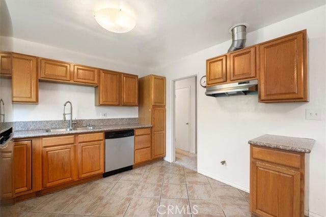 Building Photo - 5851 Woodman Ave