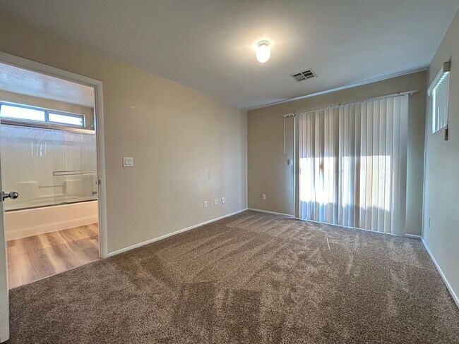 Building Photo - 3533 Terraza Mar Ave