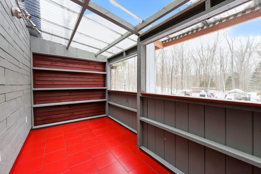 Building Photo - 615 Monroe Tpke