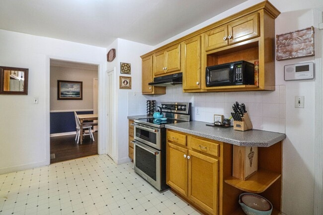 Building Photo - Nice Midtown Bungalow