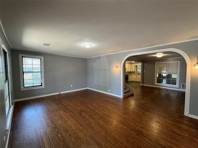 Building Photo - 208 N Elm St