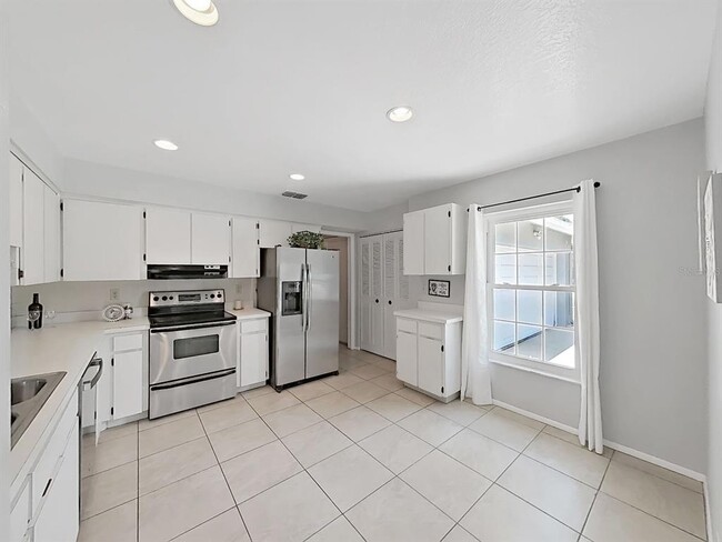 Building Photo - 878 Rustic Oaks Dr