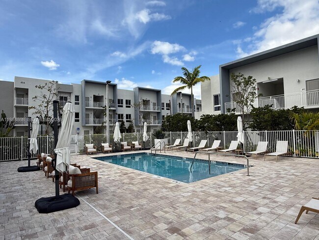 Building Photo - 610 NE 2nd St