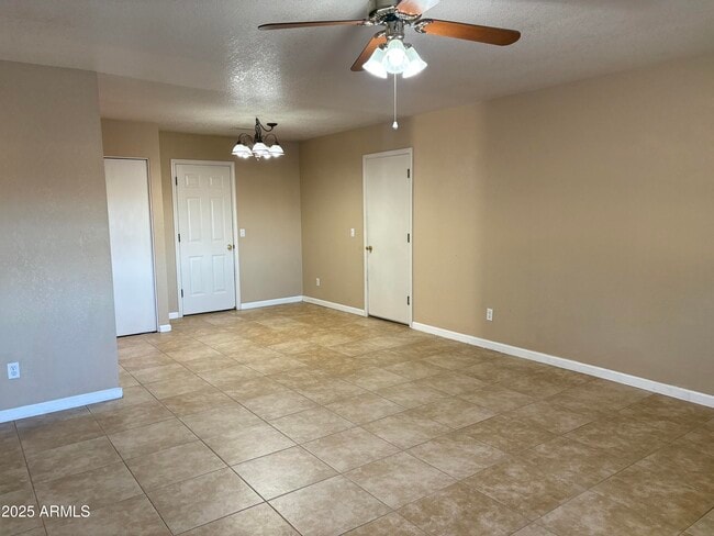 Building Photo - 2390 Eastern Dr